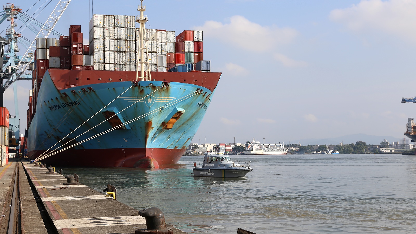 Navio porta-contêineres atracado no Porto de Itajaí em fotografia de arquivo de 2021